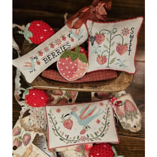 Quaint Rose Needle Arts - Strawberry Thieves Pin Keeps
